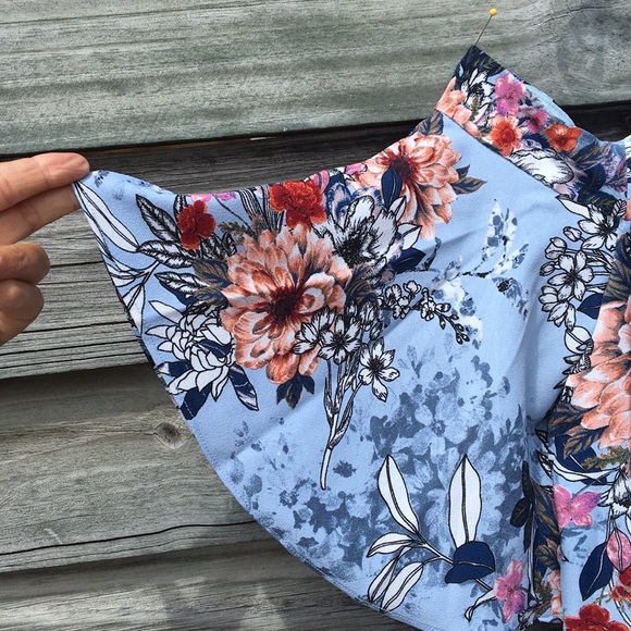 Cold shoulder floral - Picture 3 of 6